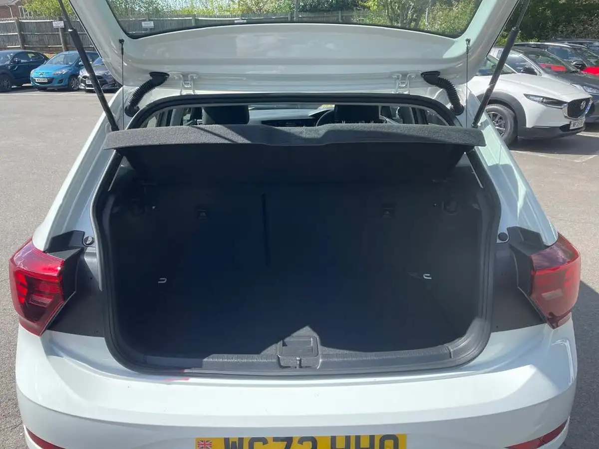 2022-volkswagen-polo-10-life-big-11