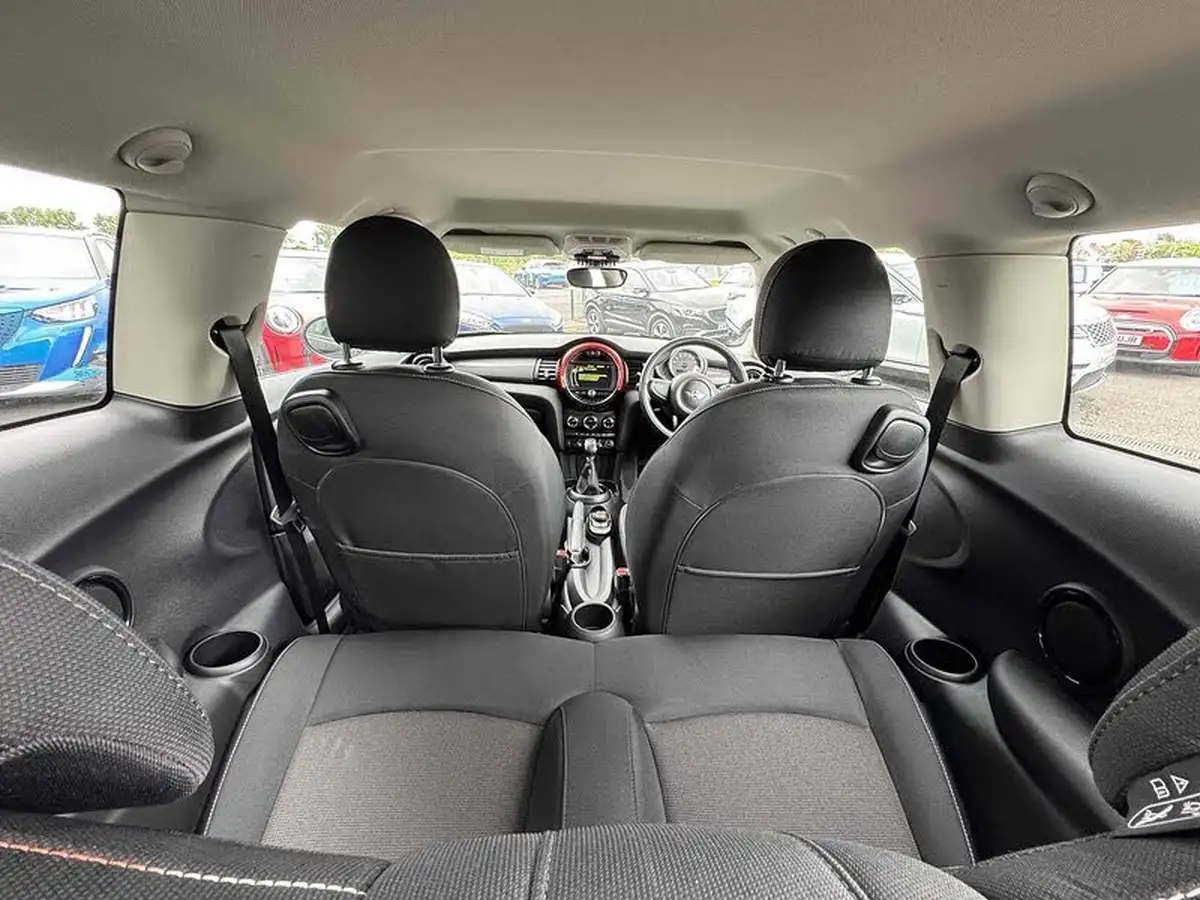 2016-mini-cooper-12-one-3d-auto-big-10