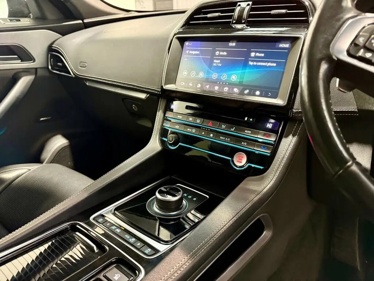 2017-jaguar-f-pace-30td-s-ss-big-14