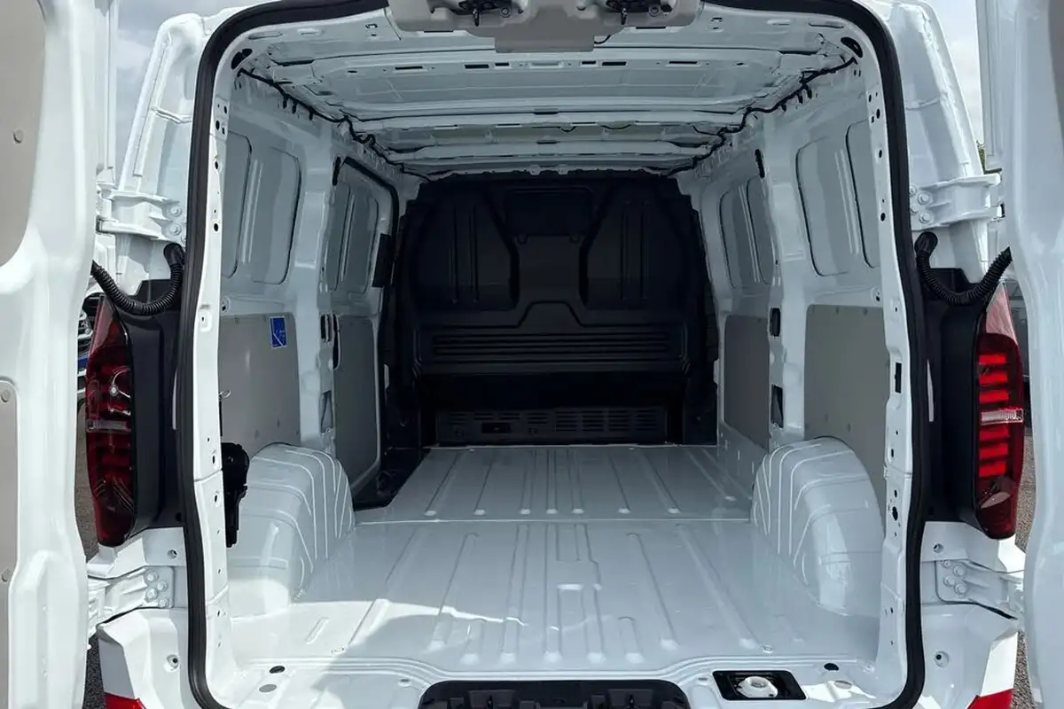 2025-volkswagen-transporter-20tdi-t30-commerce-plus-bmt-swb-150pseu6e-big-8