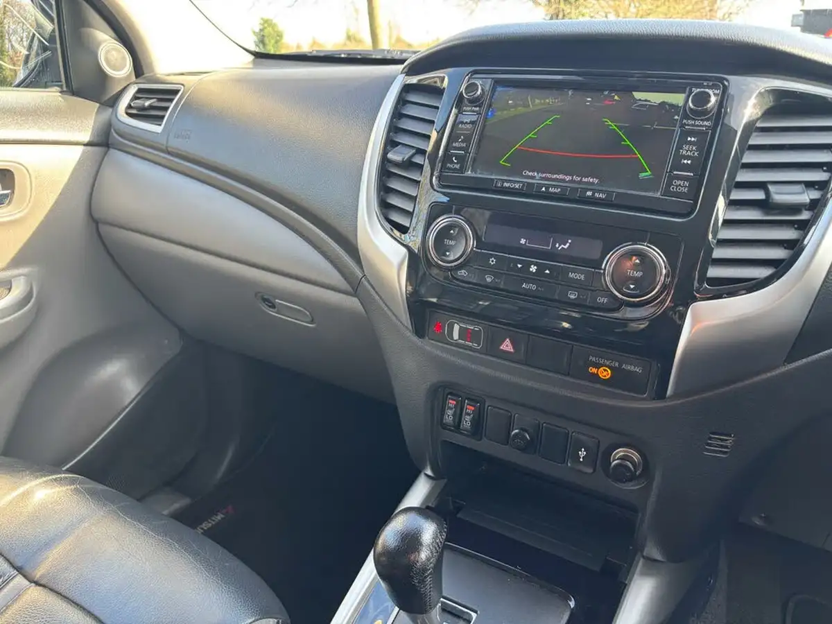 2017-mitsubishi-l200-24di-d-barbarian-178bhp-eu6-auto-big-12