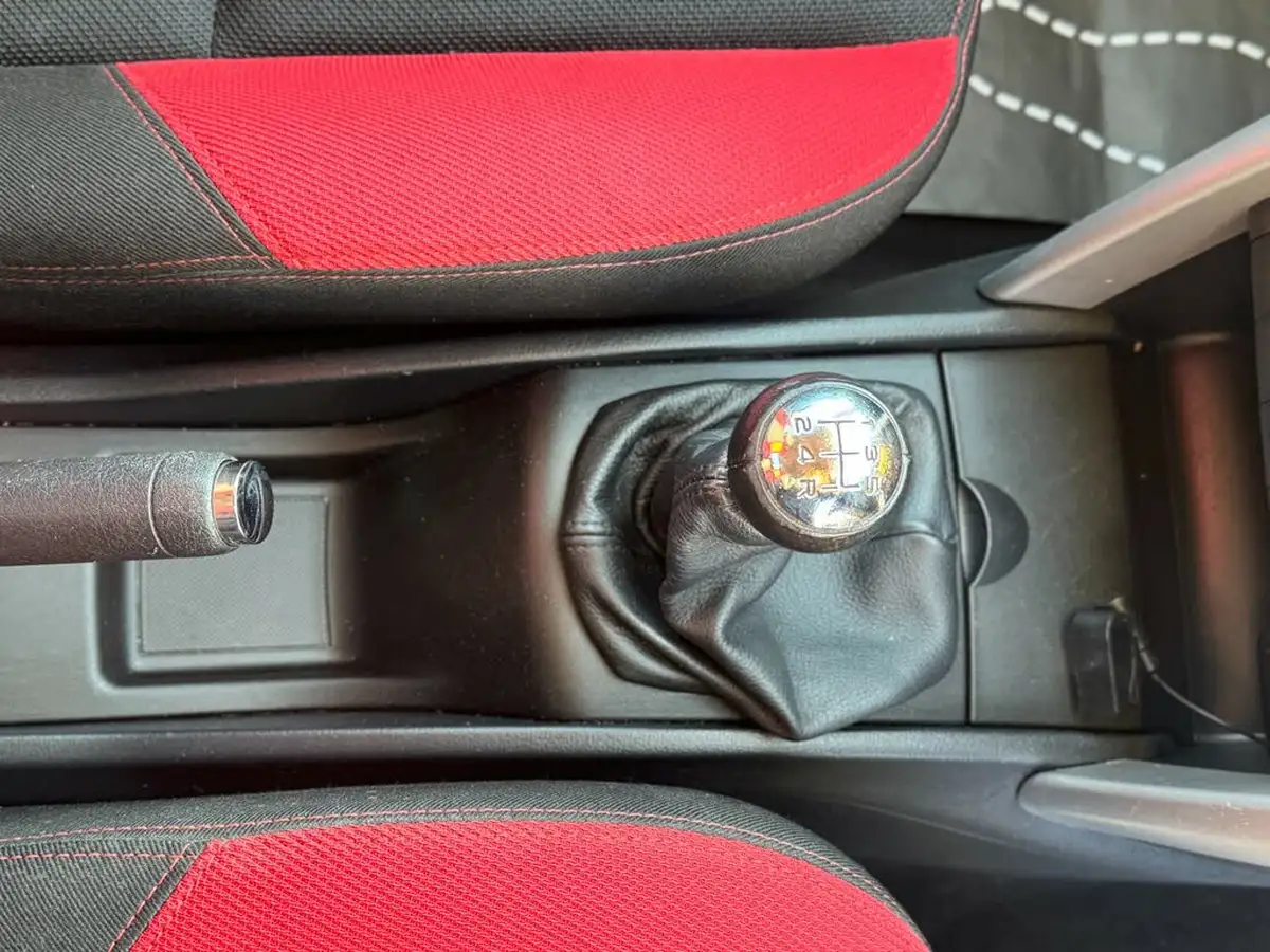2012-peugeot-207-14-sportium-75-5d-1360cc-big-31