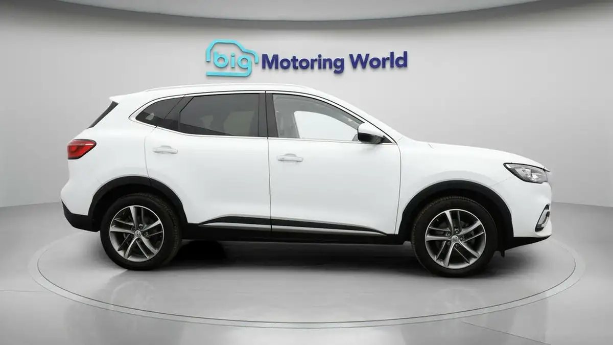2022-mg-hs-15t-gdi-exclusive-162ps-dct-big-7