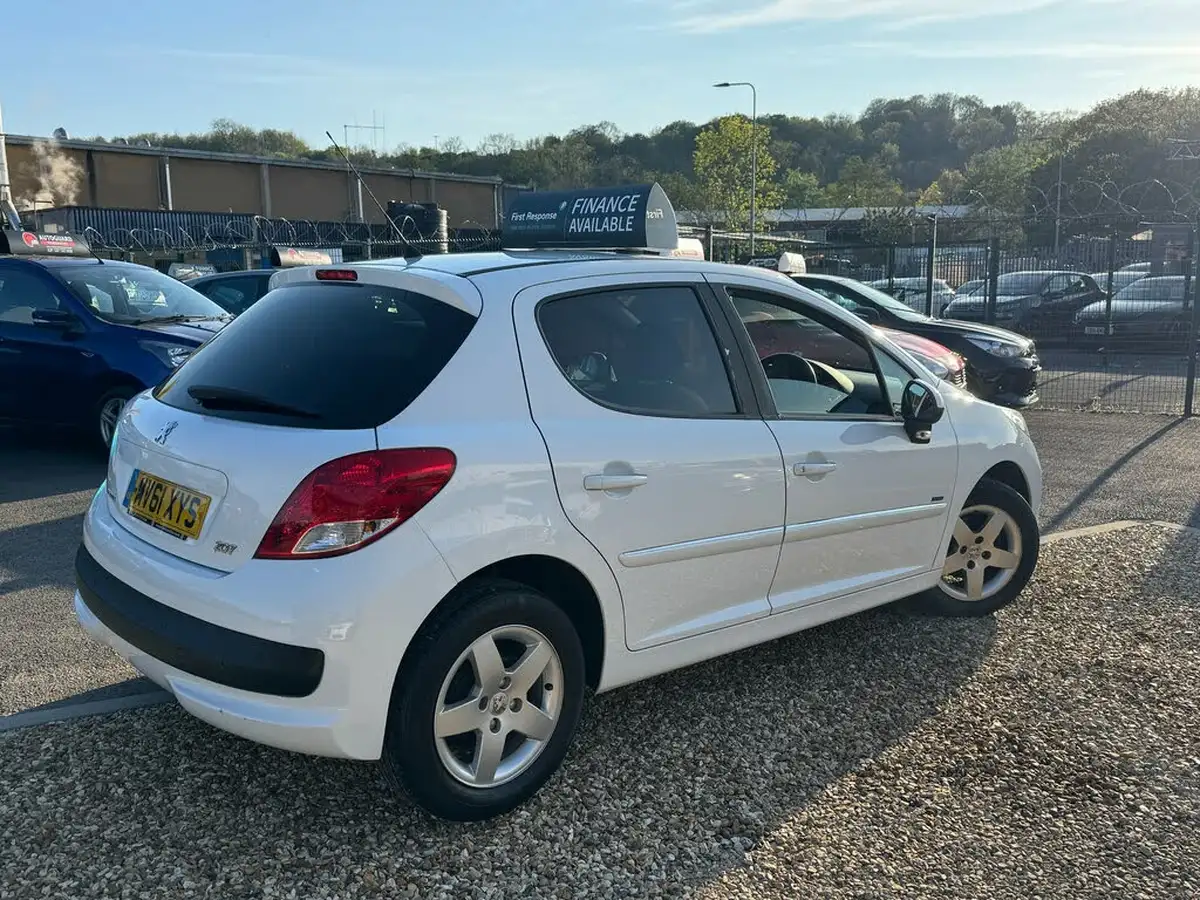2012-peugeot-207-14-sportium-75-5d-1360cc-big-3