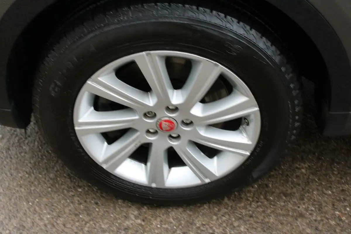 2018-jaguar-e-pace-20-i4-r-dynamic-s-249ps-ss-big-17
