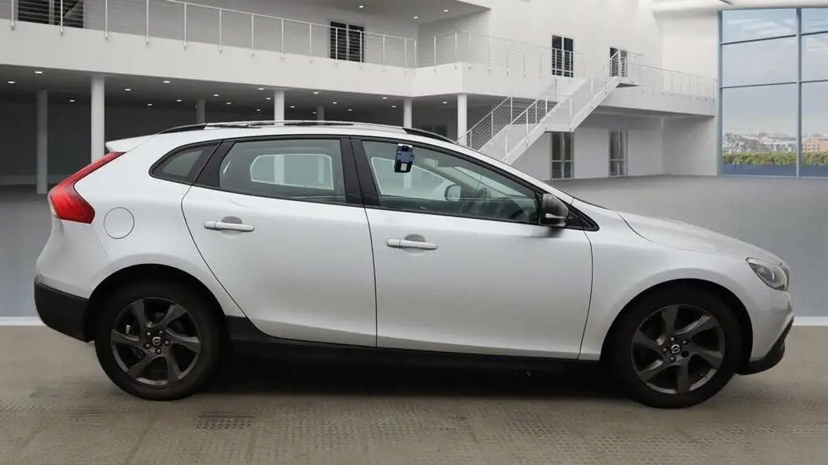 2014-volvo-v40-16td-d2-cross-country-lux-powershift-big-5