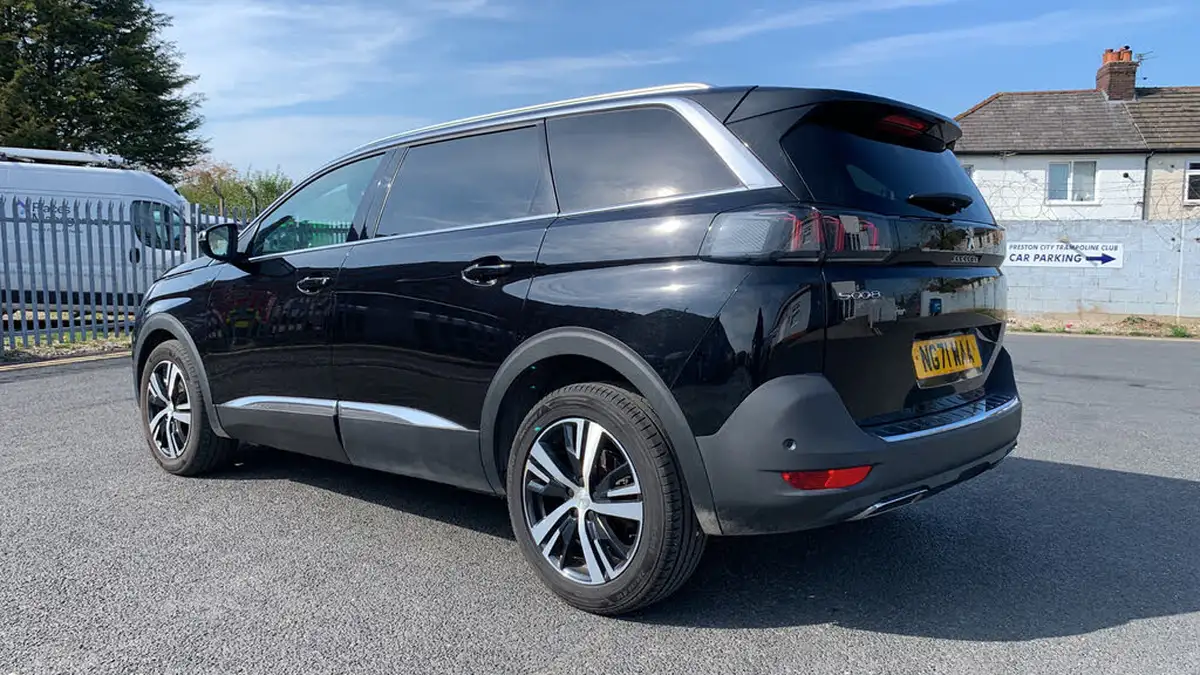 2022-peugeot-5008-suv-15-bluehdi-gt-eat8-big-4