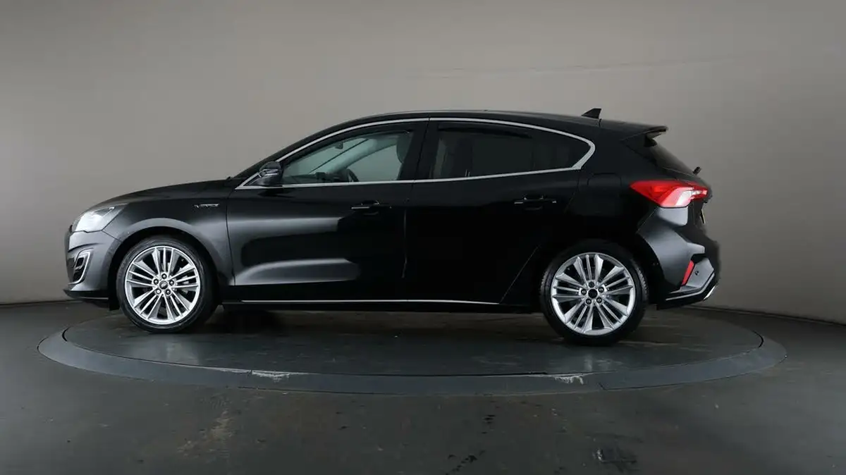 2020-ford-focus-15-vignale-hatchback-big-11