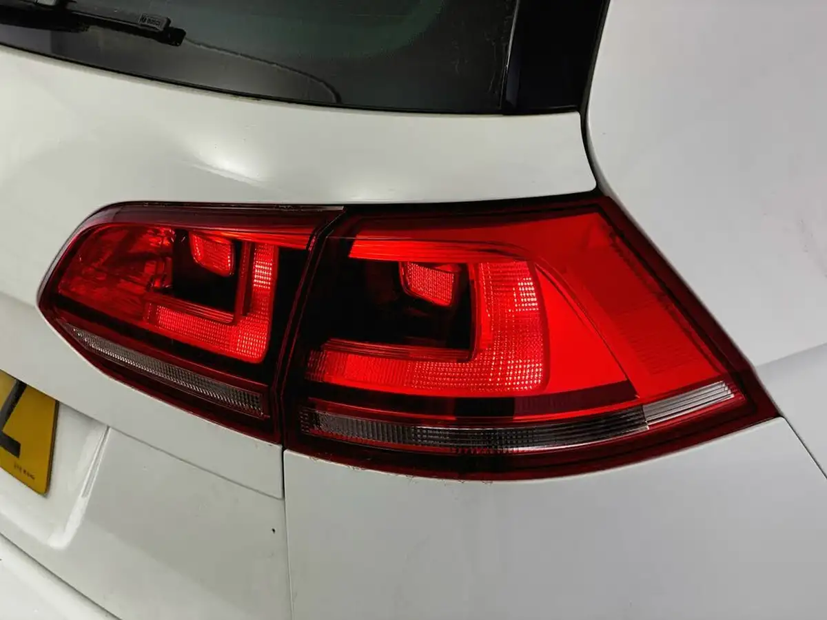 2015-volkswagen-golf-20-tsi-r-estate-5d-dsg-big-34