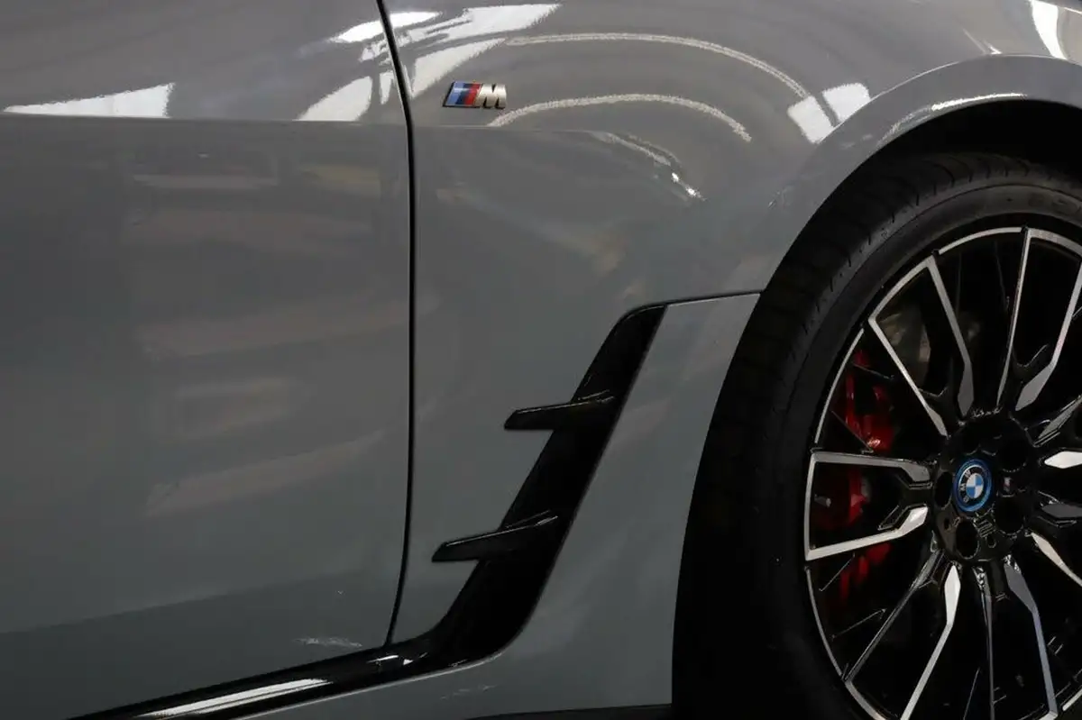 2023-bmw-i4-e-m50-big-17