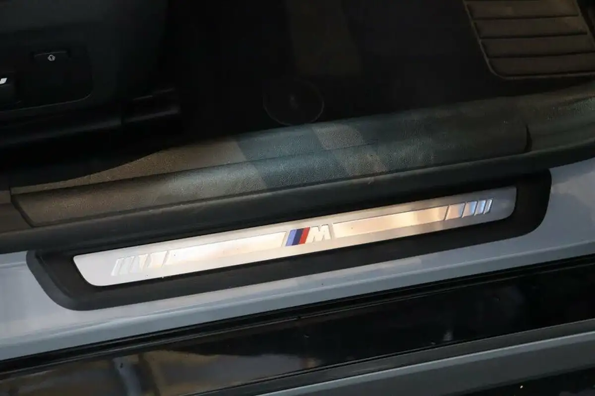 2023-bmw-i4-e-m50-big-41