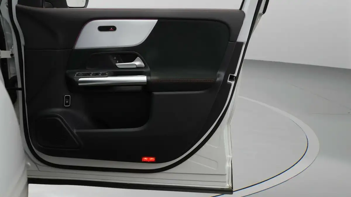 2021-mercedes-benz-eqa-e-eqa-250-amg-line-big-14