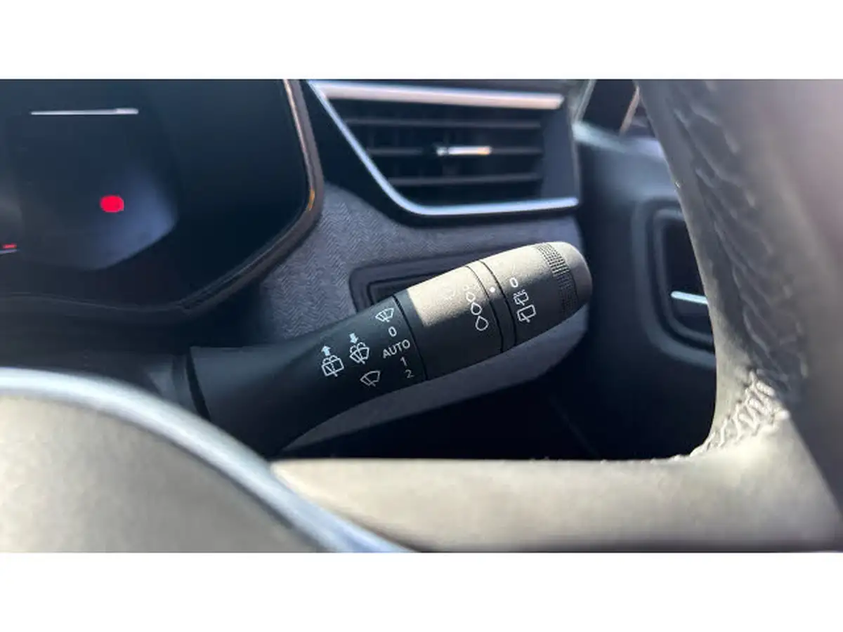 2024-renault-clio-10-tce-techno-big-28