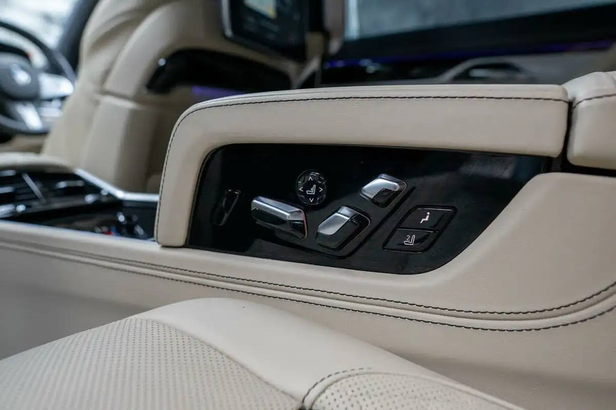 2020-bmw-7-series-66-m760li-big-51