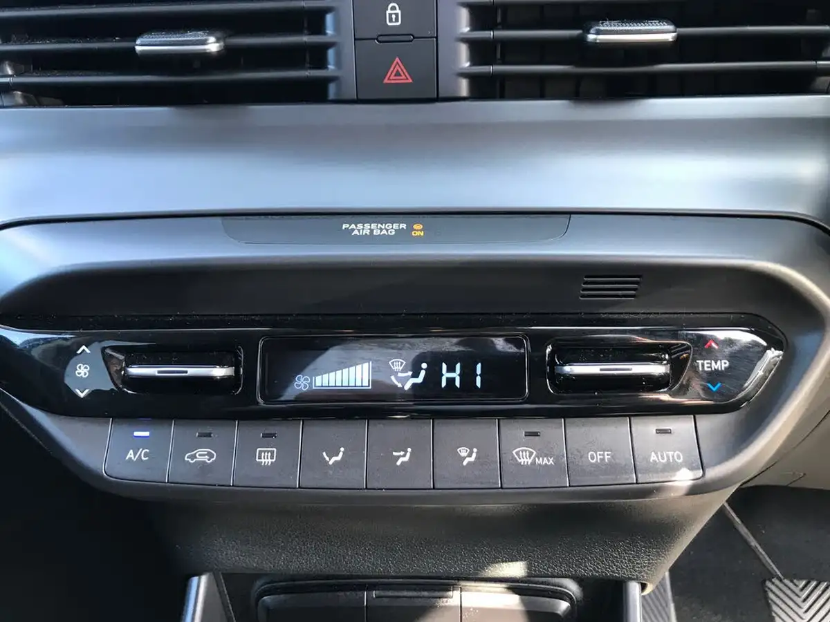 2025-hyundai-i20-10-t-gdi-premium-big-15