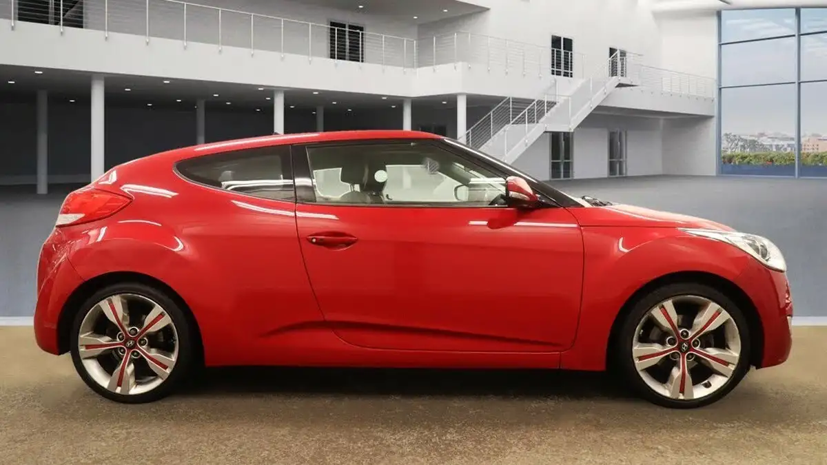 2013-hyundai-veloster-16-sport-media-pk-big-23