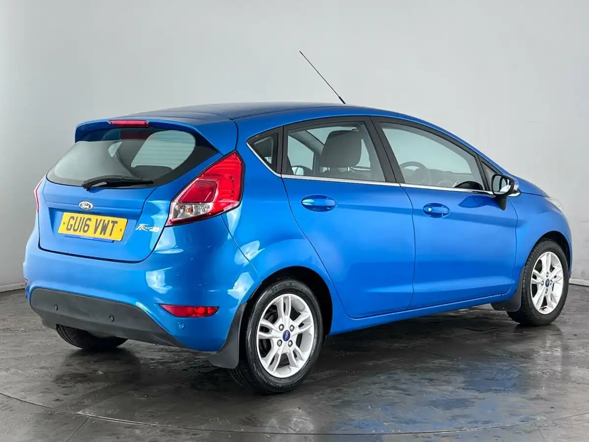 2016-ford-fiesta-125-zetec-5d-big-3