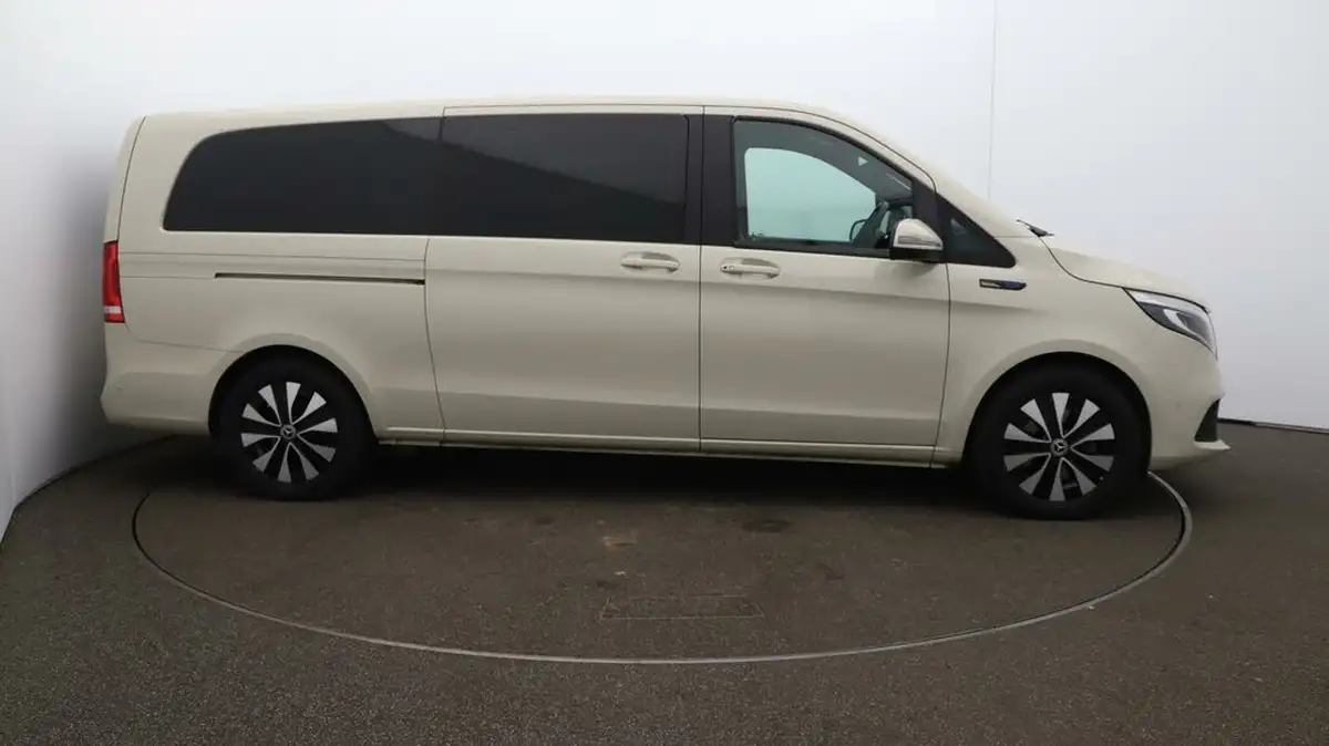 2022-mercedes-benz-eqv-e-eqv-300-sport-big-42