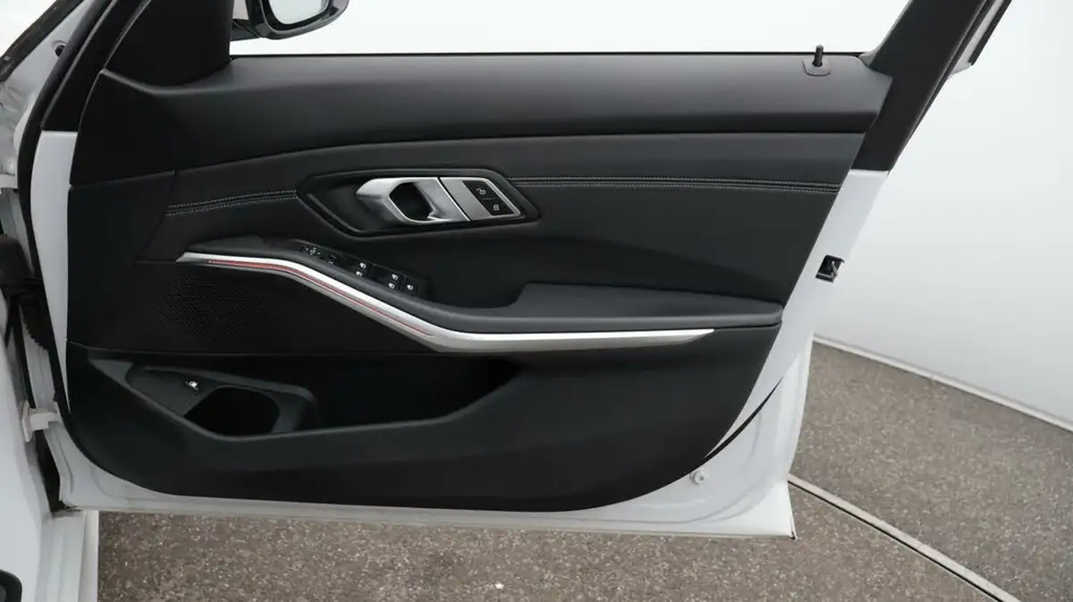 2020-bmw-3-series-20-330e-m-sport-saloon-4d-big-15