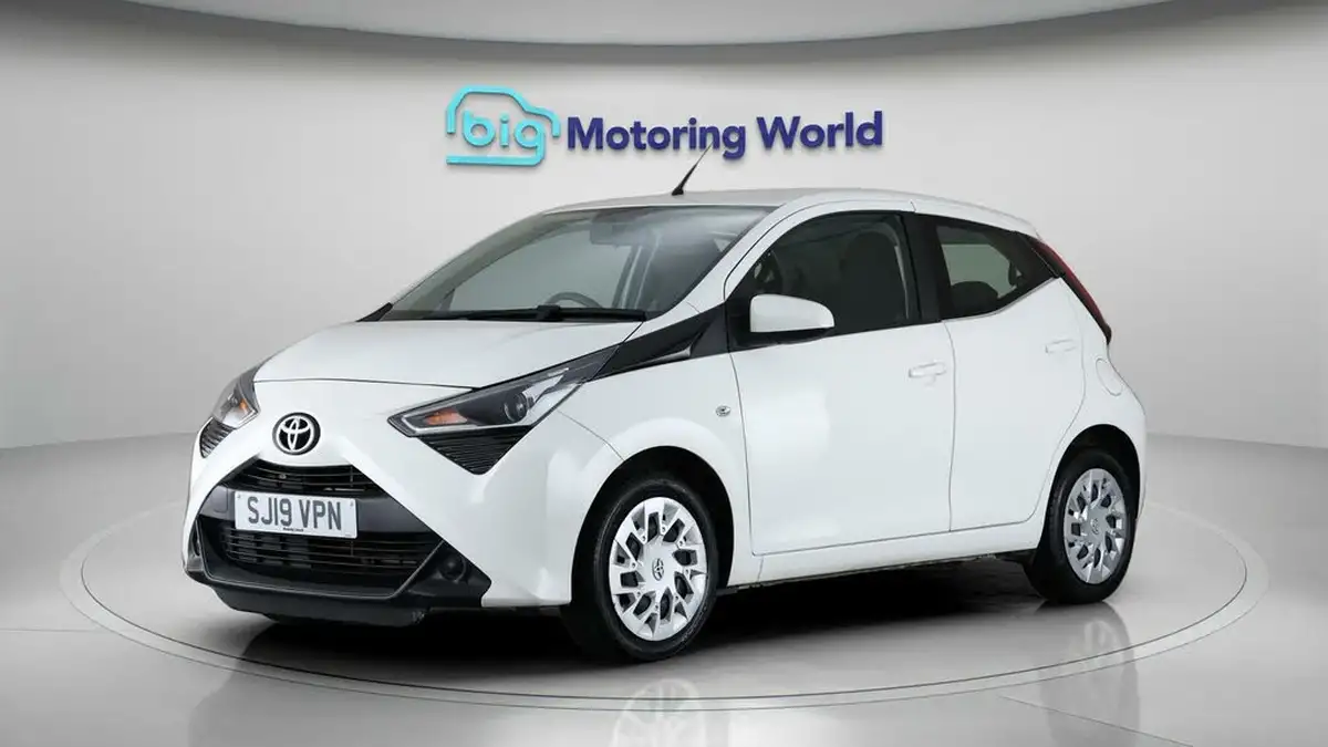 2019-toyota-aygo-10-vvt-i-x-play-big-3
