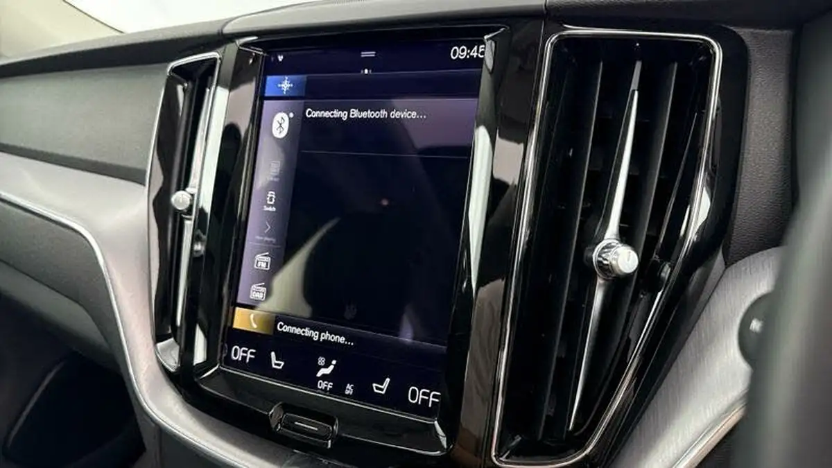 2021-volvo-xc60-20-t6-expression-big-24