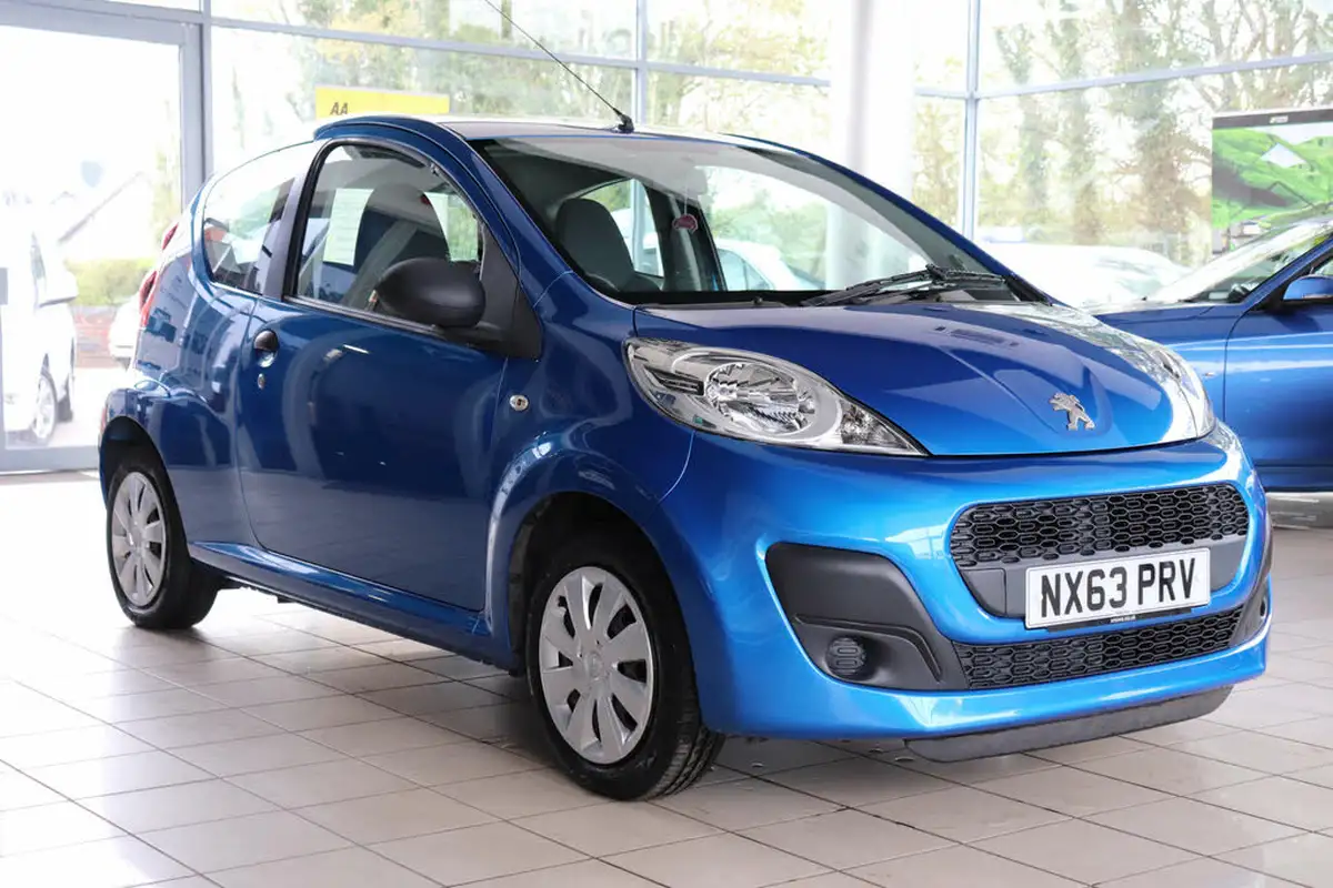 2013-peugeot-107-10-access-big-9