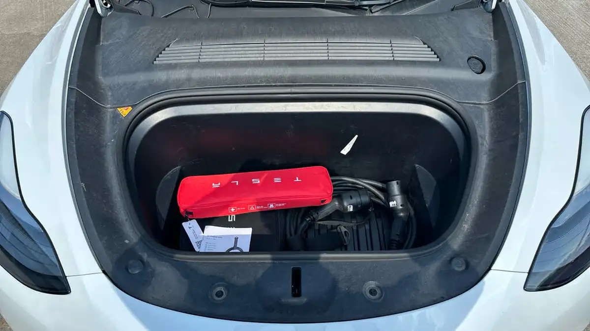 2022-tesla-model-y-e-long-range-big-15