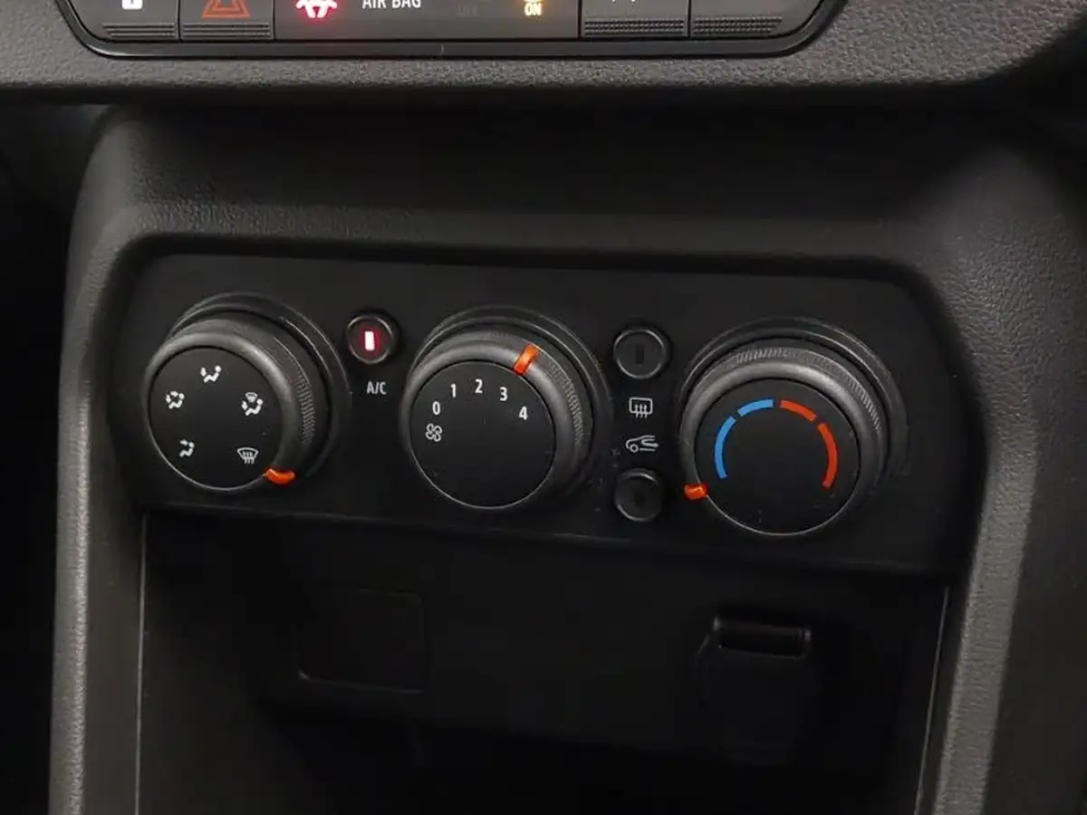 2022-dacia-sandero-10-sce-essential-big-11