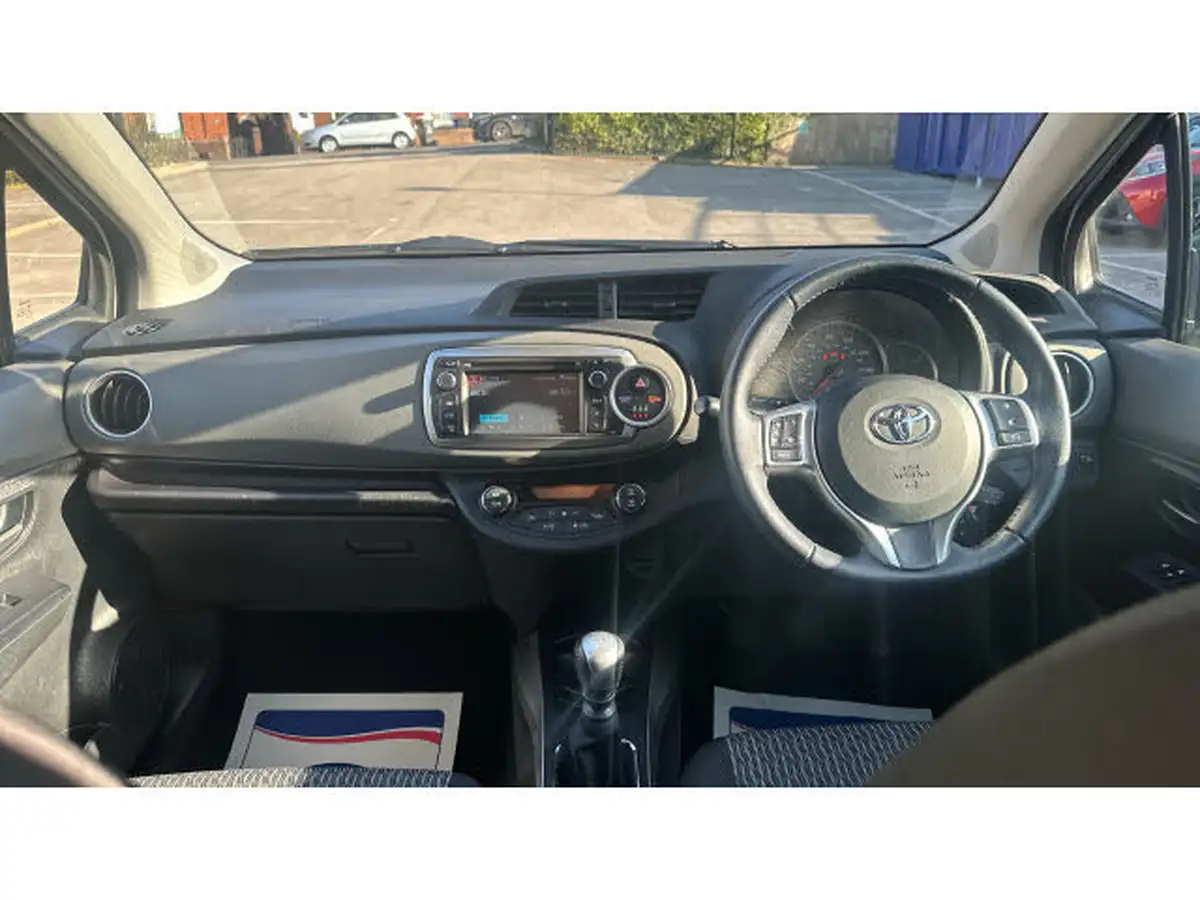 2014-toyota-yaris-133-icon-big-4