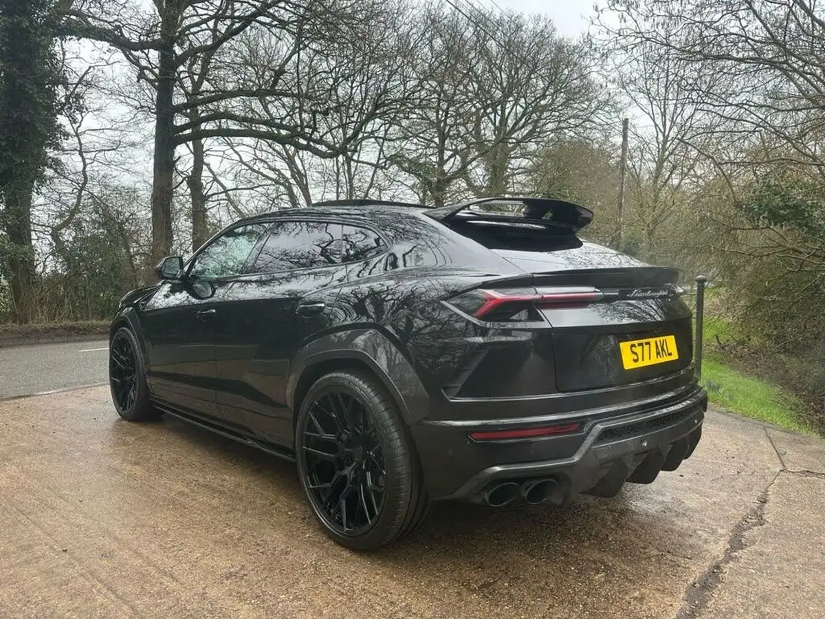 2020-lamborghini-urus-40-no-trim-big-8