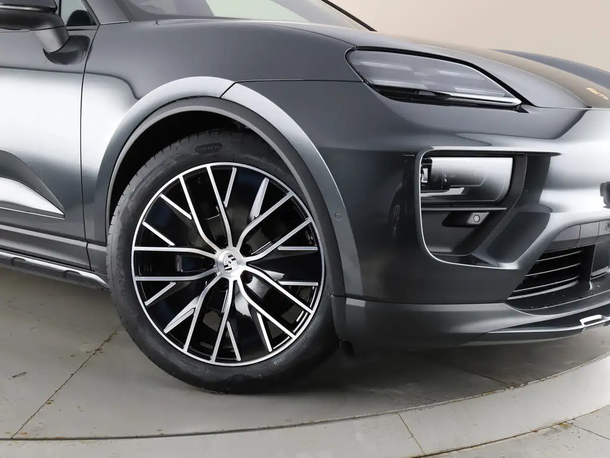 2025-porsche-macan-e-electric-big-37