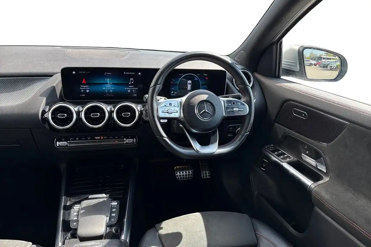 2021-mercedes-benz-gla-class-20d-gla-200d-amg-line-executive-big-17