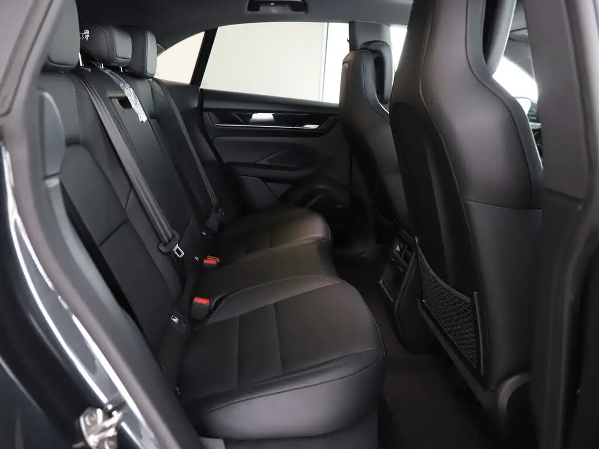 2025-porsche-macan-e-electric-big-13
