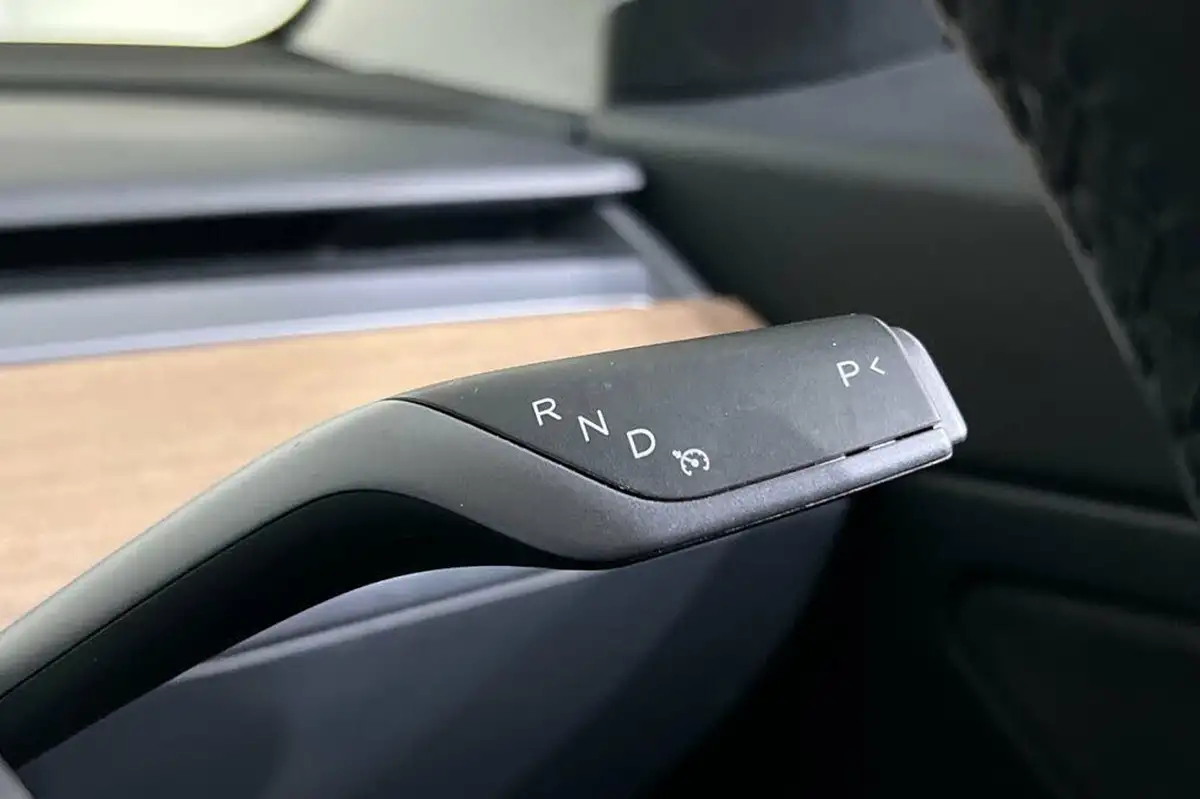 2020-tesla-model-3-e-long-range-big-24