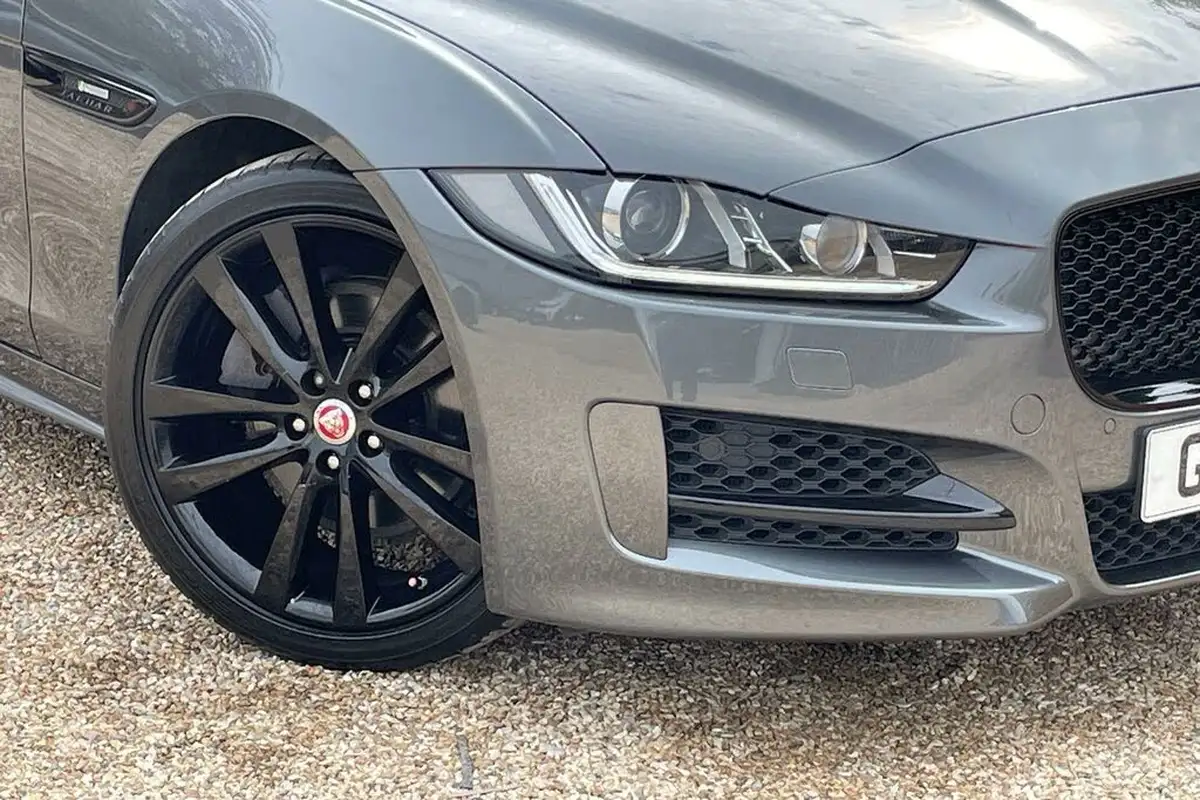 2018-jaguar-xe-20i-r-sport-200ps-1999cc-big-4