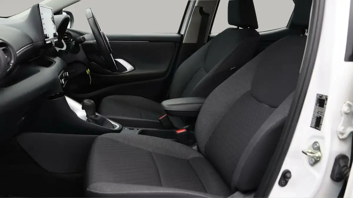 2021-toyota-yaris-15-vvt-i-icon-114bhp-hybrid-1490cc-e-cvt-big-13