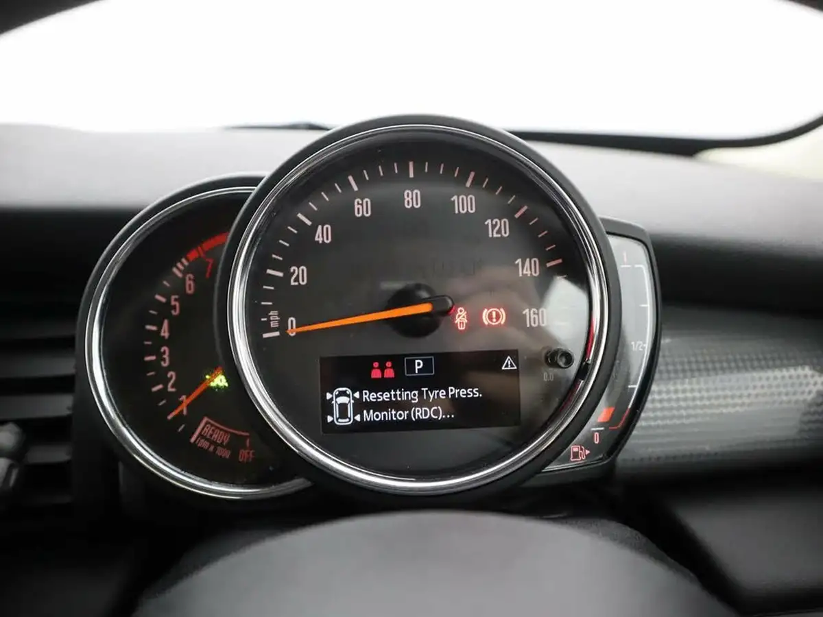 2019-mini-cooper-15-cooper-classic-hatchback-3d-auto-big-10