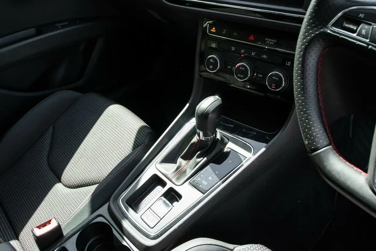 2019-seat-leon-15-tsi-evo-fr-150ps-ss-estate-dsg-big-32