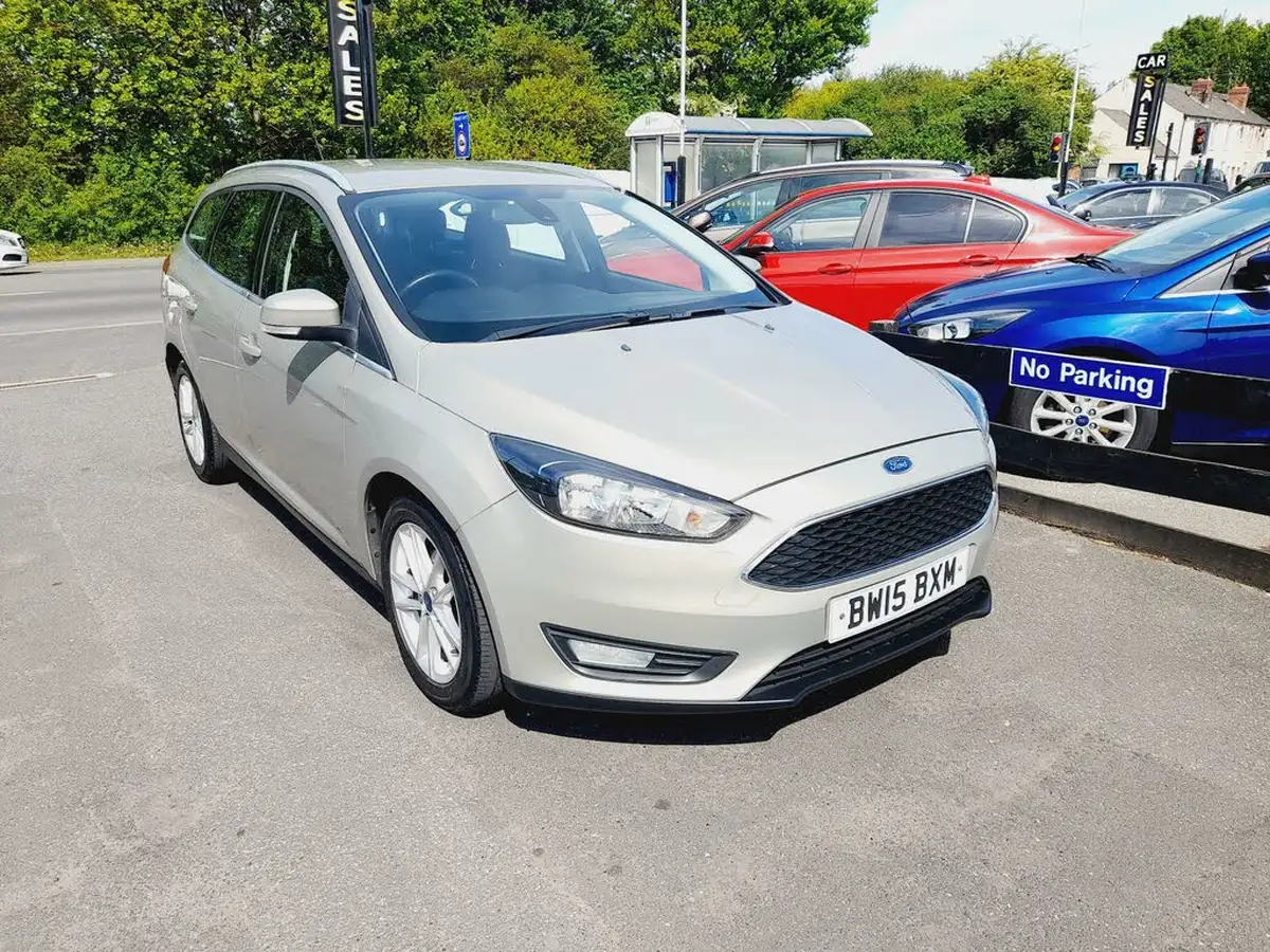 2015-ford-focus-16-zetec-estate-big-2
