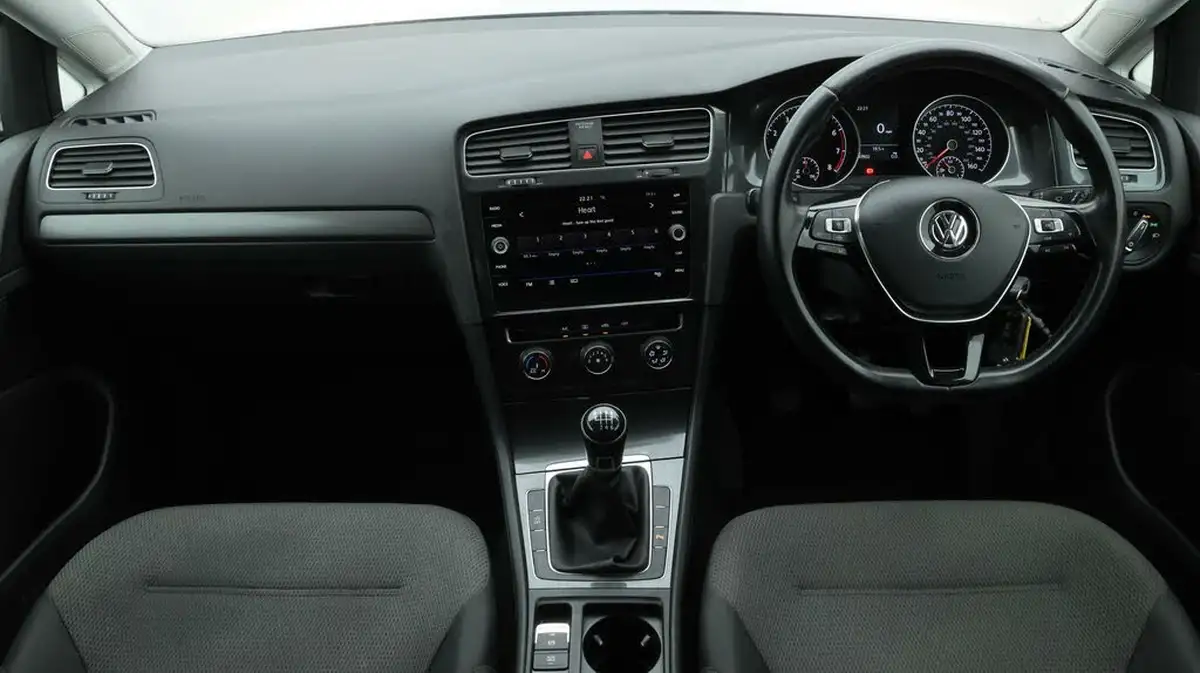 2018-volkswagen-golf-10-tsi-se-115ps-hatchback-5d-big-13
