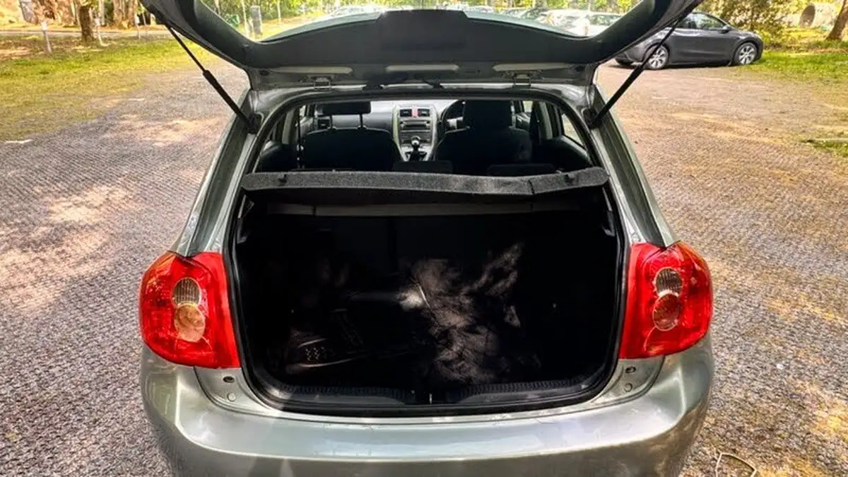2008-toyota-auris-14-tr-5d-big-27