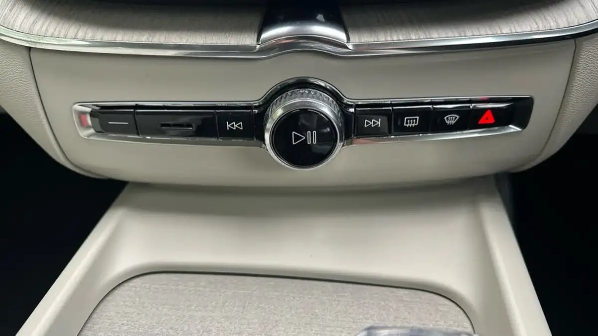 2022-volvo-xc60-20-b5-inscription-pro-awd-big-42