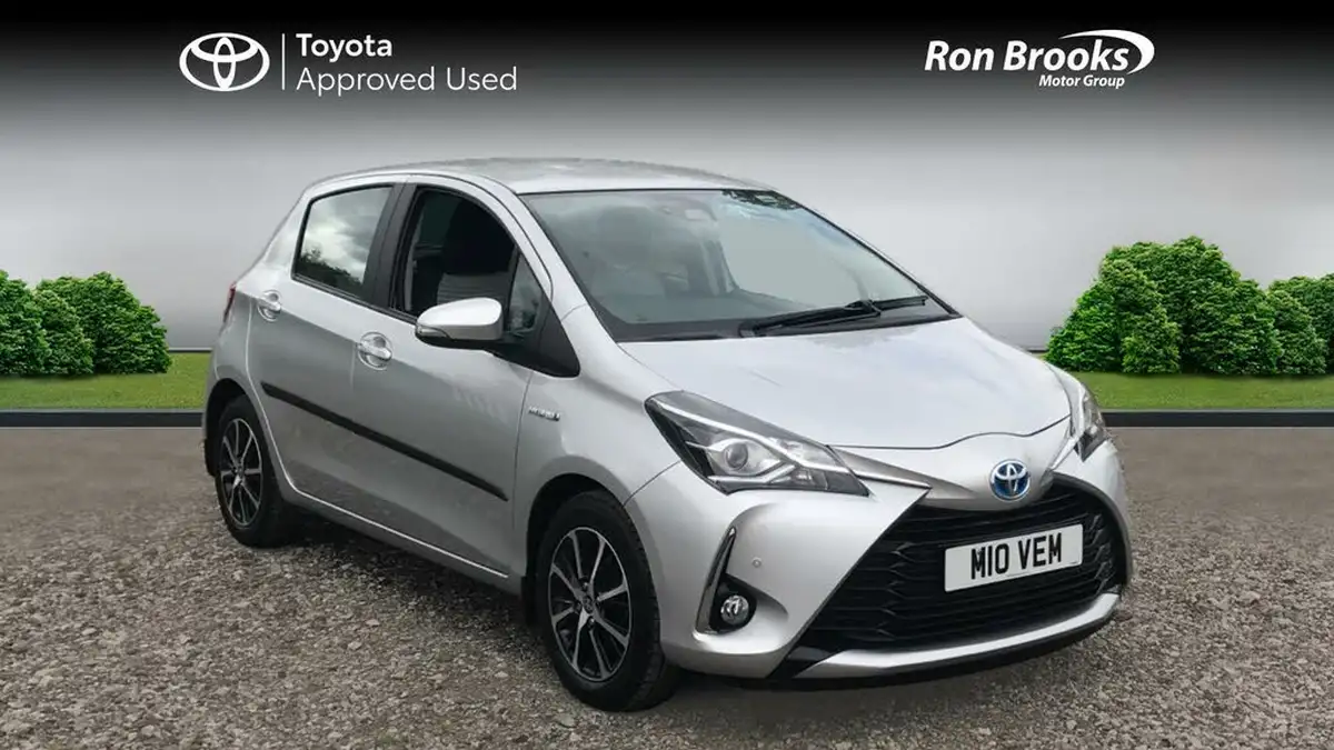 2019-toyota-yaris-15-vvt-i-icon-tech-hybrid-big-0