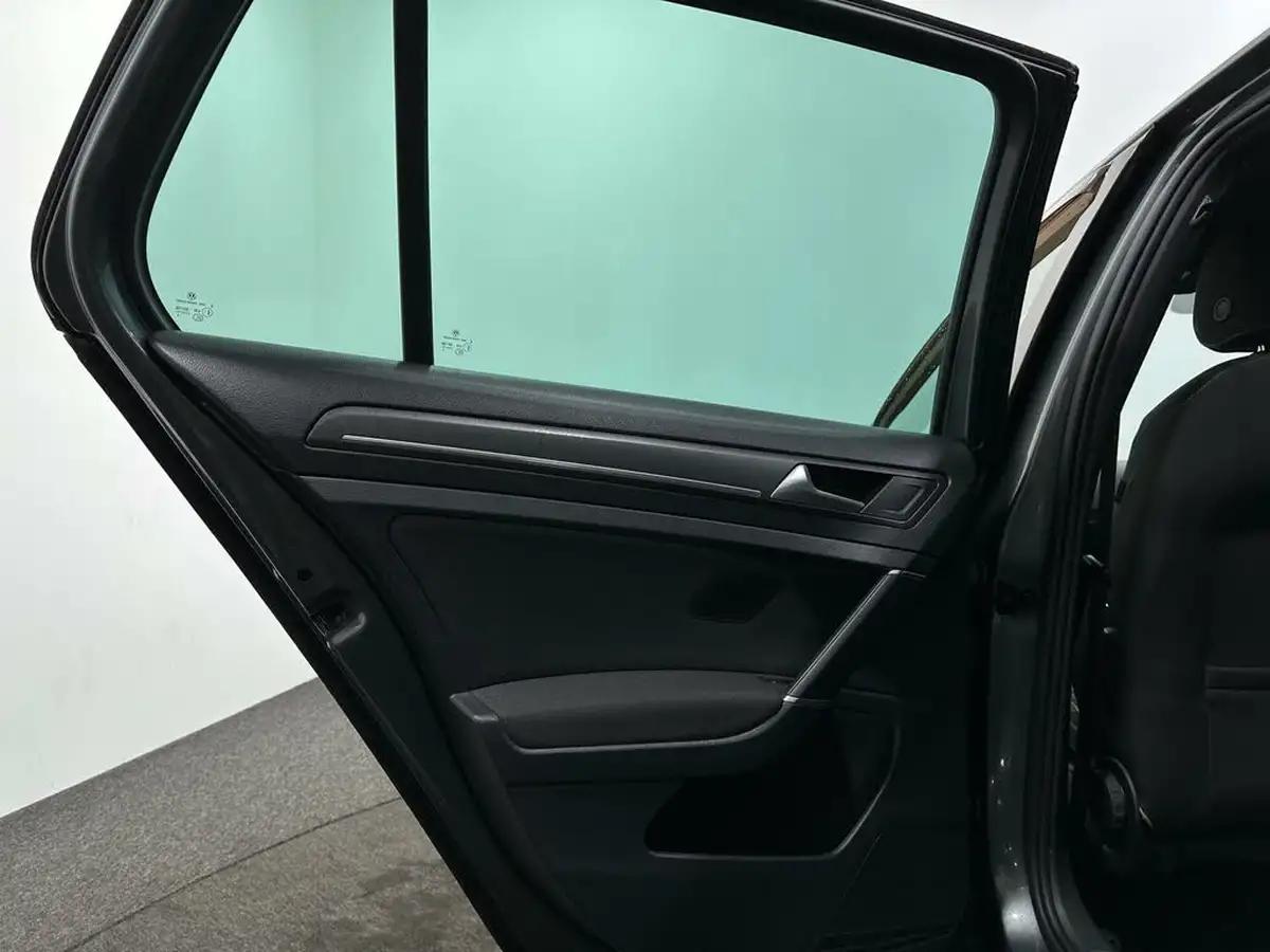 2018-volkswagen-golf-20tdi-gtd-hatchback-5d-big-39