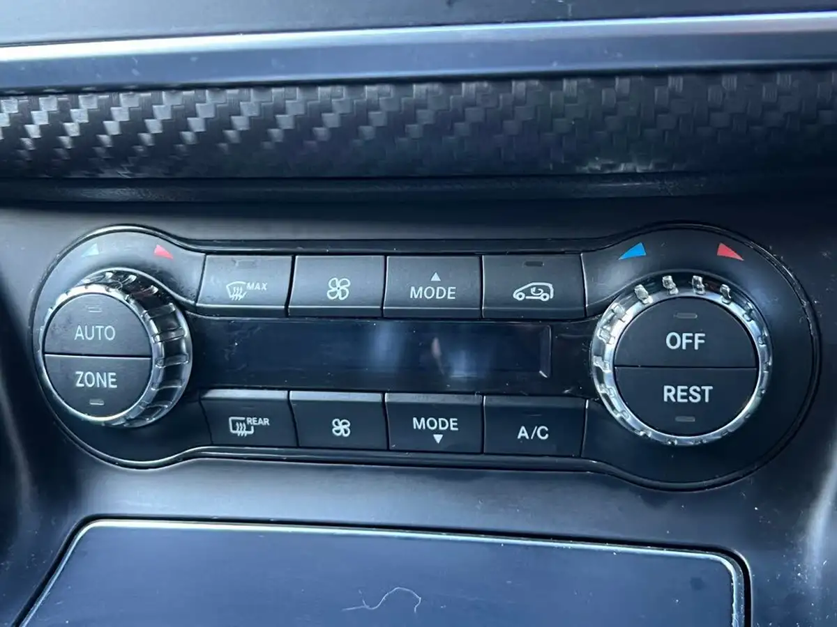2016-mercedes-benz-a-class-15d-a180d-amg-line-ss-big-31