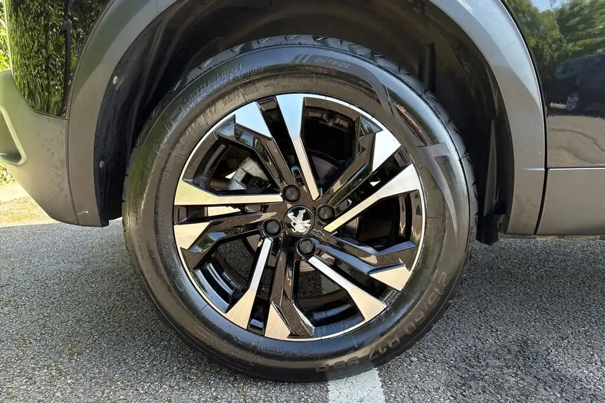 2021-peugeot-2008-suv-12-puretech-allure-130bhp-big-9