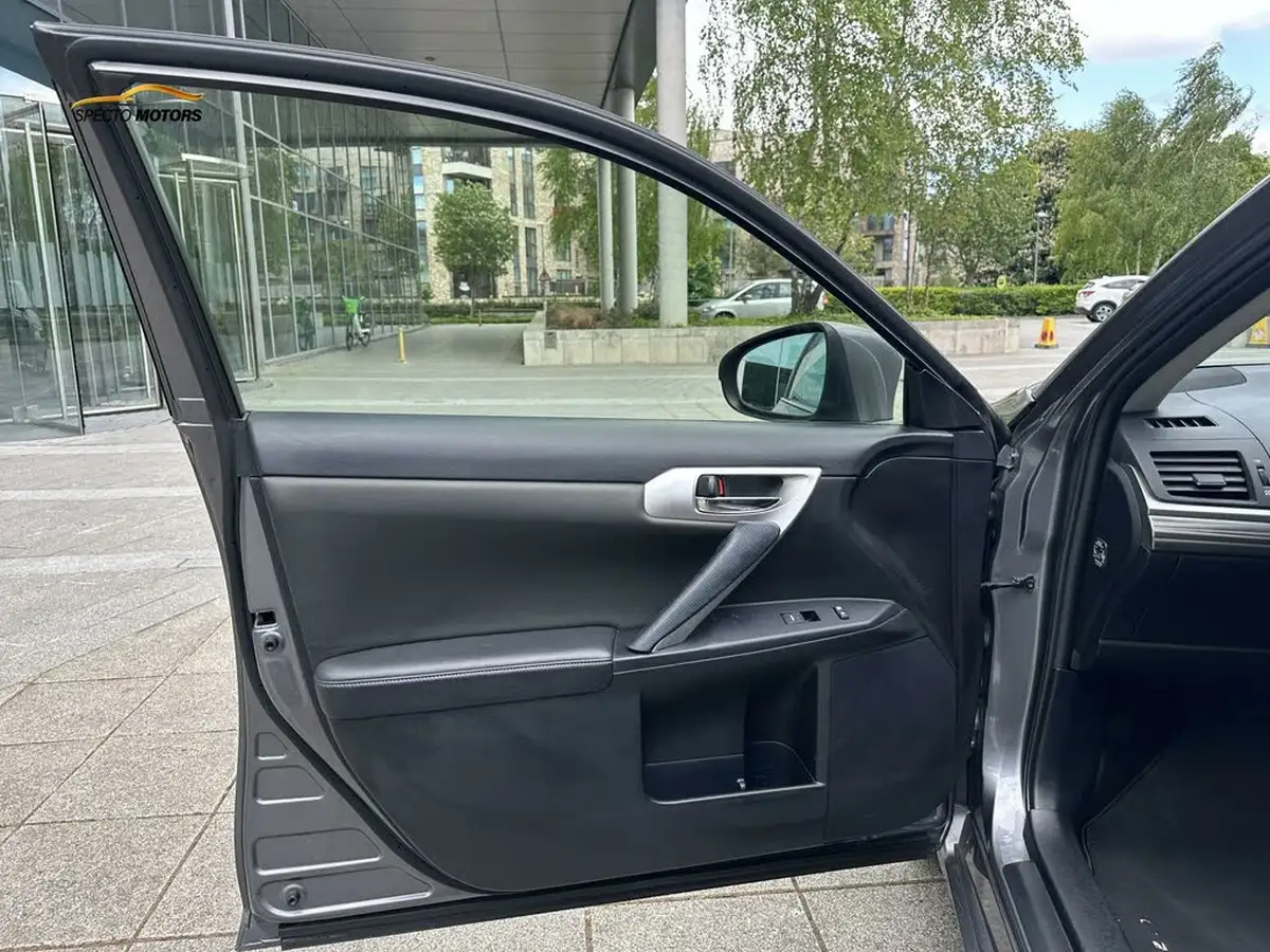 2013-lexus-ct-200h-18-advance-big-38
