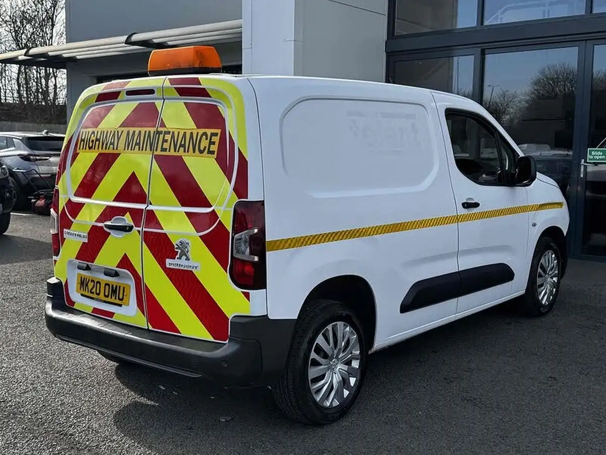 2020-peugeot-partner-15-bluehdi-1000-professional-100ps-eu6dt-panel-big-12