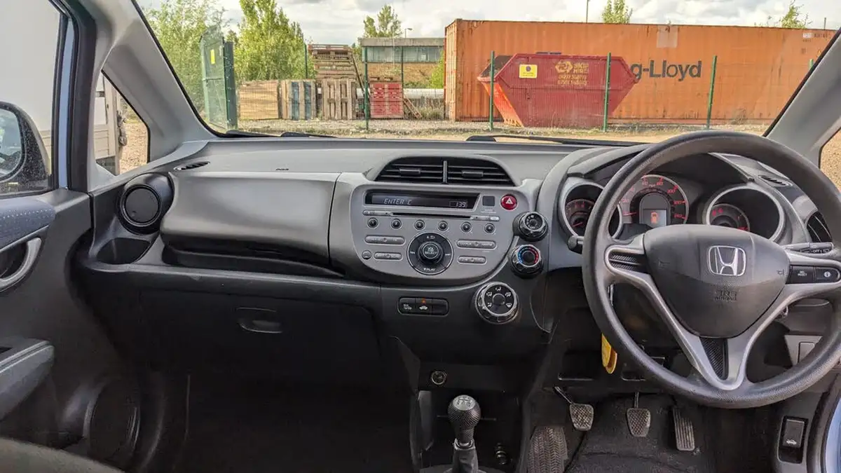 2010-honda-jazz-12-s-big-7