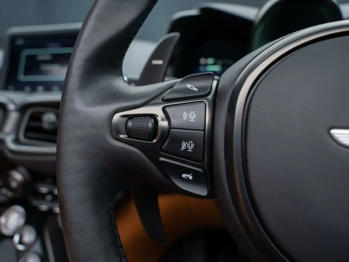 2022-aston-martin-vantage-40-v8-vantage-roadster-auto-big-28
